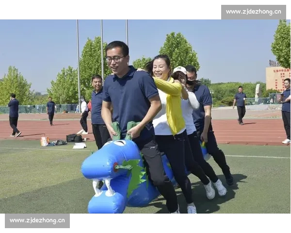 激情碰撞与欢呼共鸣 体育赛事集体观看氛围全景描绘 - 副本 激情碰撞与欢呼共鸣 体育赛事集体观看氛围全景描绘 - 副本